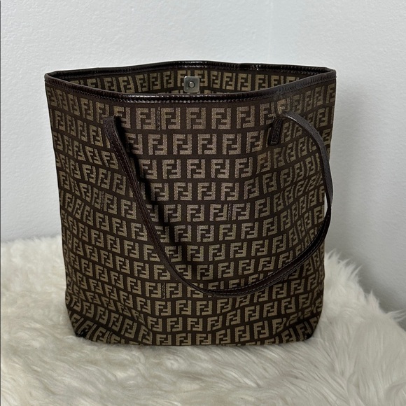 💯 Authentic Fendi Monogram Brown Tote Bag🍀 - Picture 7 of 16